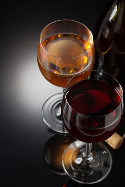 Wine and wineglass on black — Stock Photo, Image