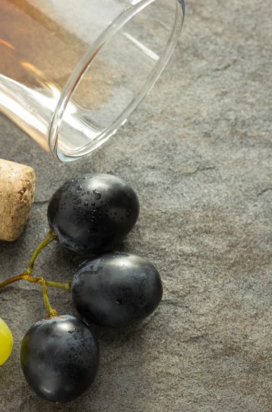 Grapes and wine glass — Stock Photo, Image