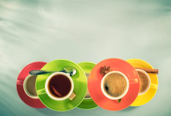 Чашка кави та чаю на дереві — стокове фото