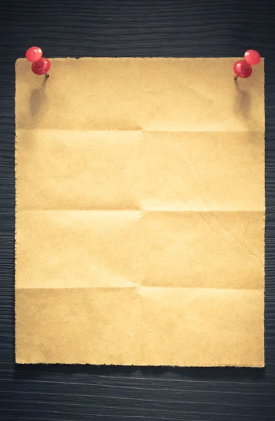 Ahşap katlanmış bir not kağıdına — Stok fotoğraf