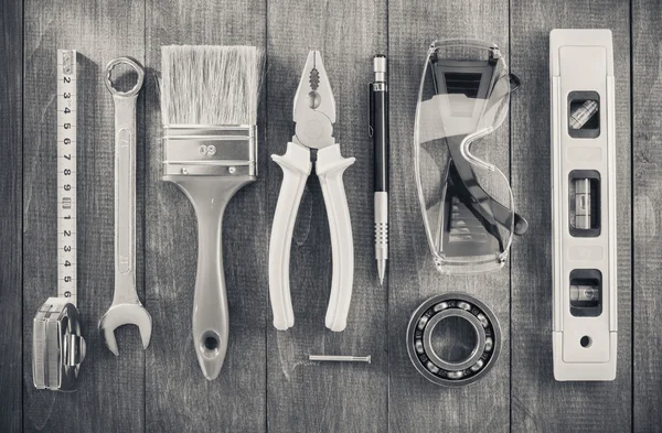 Set van tools en instrumenten op hout — Stockfoto