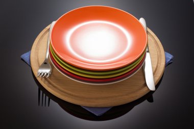 tabak ve çatal bıçak kesme tahtası ile