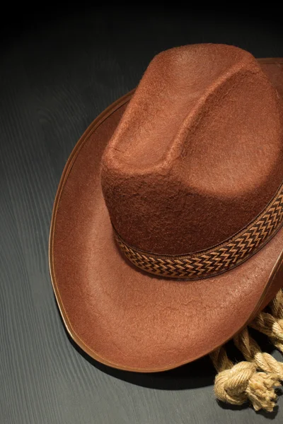 Cappello da cowboy su legno — Foto Stock