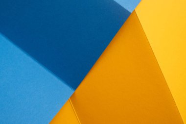 Geometrik kağıt kalın mavi ve sarı tonlarda katlanır. Ukrayna bayrağı renkleri. Minimalist Soyut Arkaplan