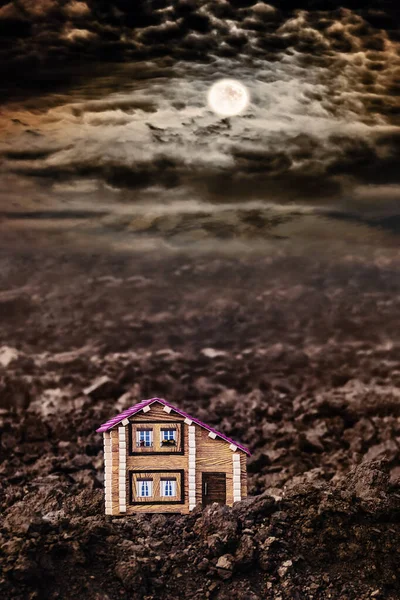 Samotny Dom Polu Księżycową Noc Życie Poza Cywilizacją Rozwój Nowych — Zdjęcie stockowe