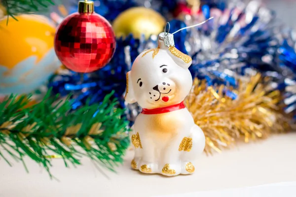 Juguete Perro Cerca Del Árbol Navidad Juguetes Navidad Saludos Año — Foto de Stock