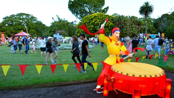 オークランド ランタン フェスティバルでの手作りの中国のドラゴン灯籠 — ストック写真