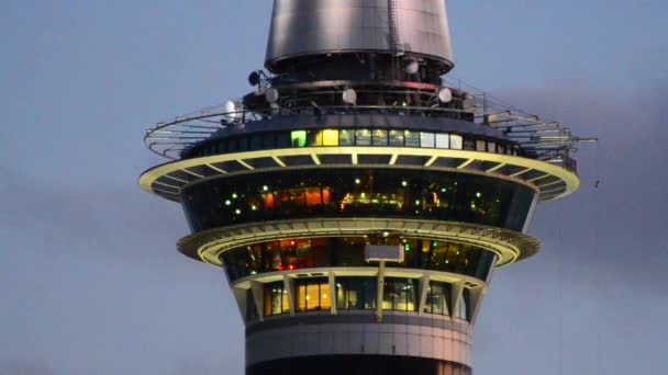 Auckland Sky Tower Skydeck bij zonsopgang — Stockvideo