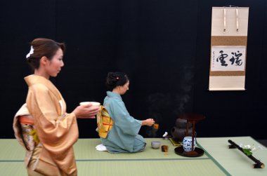 Auckland - 10 Nisan 2016:Japanese çay töreni. Çay yolu tören hazırlanması ve matcha sunumunu içeren bir Japon kültürel etkinlik yeşil çay tozu, son ilâ dört saat.