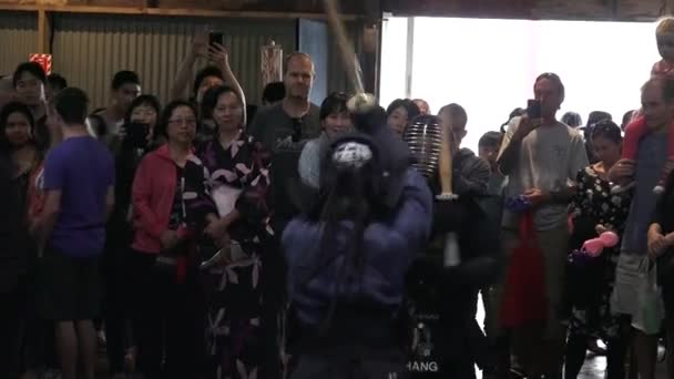 奥克兰 2016年4月10日 日本勇士展示剑道 现代日本武术 从剑术 并使用竹剑 Shinai 和防护装甲 — 图库视频影像