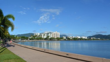 Cairns sahil siluetinin panoramik manzara görünümü