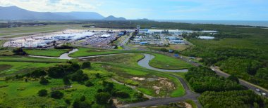 Queensland Avustralya Cairns Havaalanı havadan görünümü