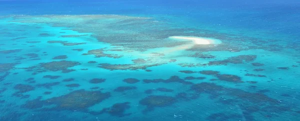 Aerial view of Oystaer coral reef at  the Great Barrier Reef Que — Stok fotoğraf