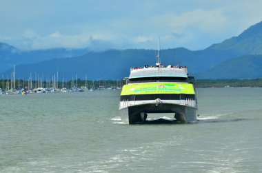 Great Barrier Reef Cruise tekne Queenslan Cairns dışarı yelken