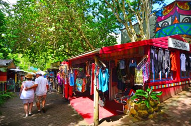 Kuranda Queensla özgün yağmur ormanları pazarlarda, alışveriş