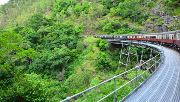 Ferrocarril escénico Kuranda Rodeando una curva en Queenland Australia — Foto de Stock