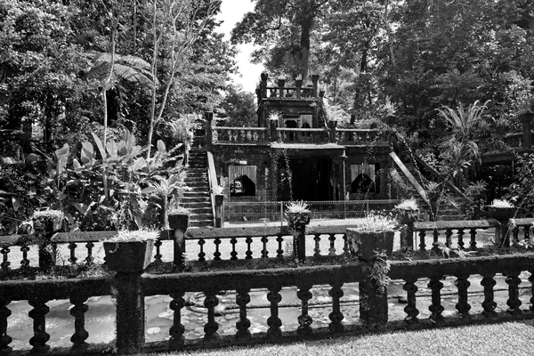 Un ancien château dans Paronella Park dans le Queenland Australie — Photo