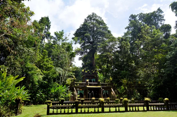 Un antico castello nel Parco della Paronella nel Queenland Australia — Foto Stock