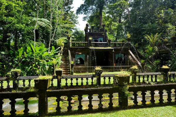 Een oud kasteel in Paronella Park in Queenland Australië — Stockfoto