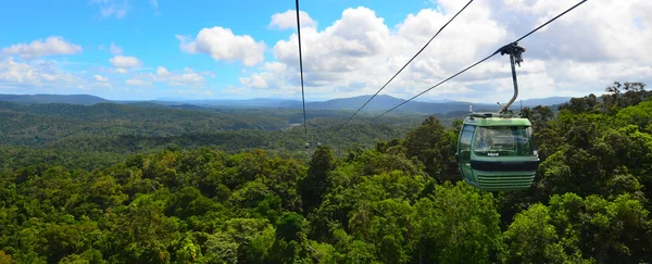 Skyrail Rainforest Cableway au-dessus du parc national des Gorges-du-Barron Que — Photo