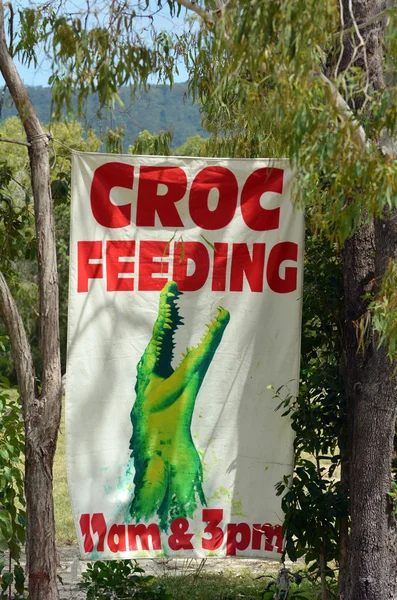 Кернс Квітня 2016 Знак Морський Крокодил Годування Квінсленді Австралія — стокове фото