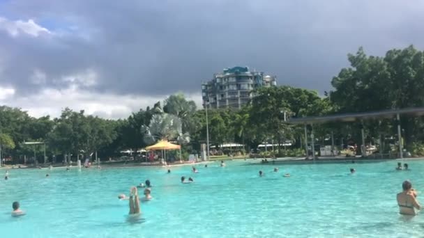Cairns Esplanade Zwemvijver Queensland Australië — Stockvideo