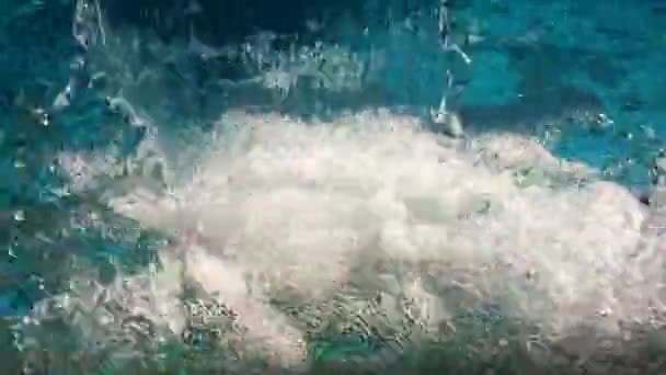 Внутри водопада фон абстрактной текстуры — стоковое видео
