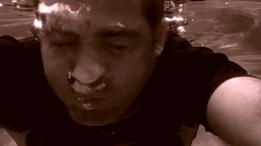 Dream about a man breathing out air underwater 