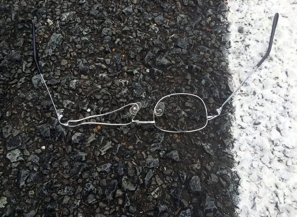 Broken glasses left on the road surface — Stock Photo, Image