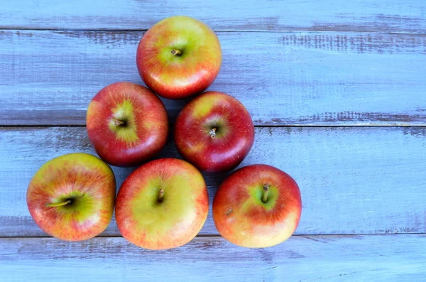 Apples pyramid flat lay — Stock Photo, Image