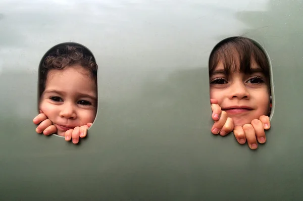 Two sisters play together in playground — Stock Photo, Image