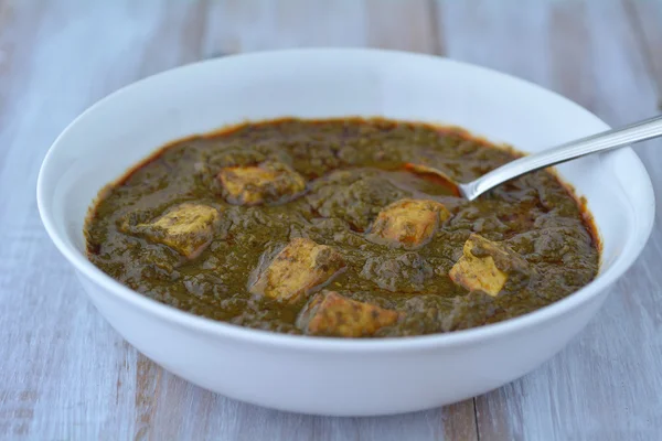 Indické jídlo - tradiční Punjabi Palak Paneer. — Stock fotografie