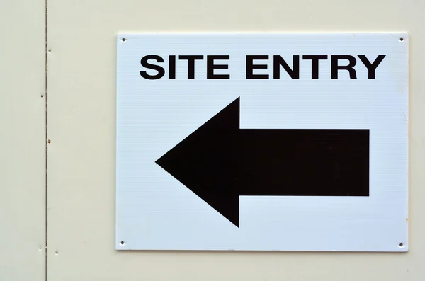 Arrow sign to site entry — Stock Photo, Image