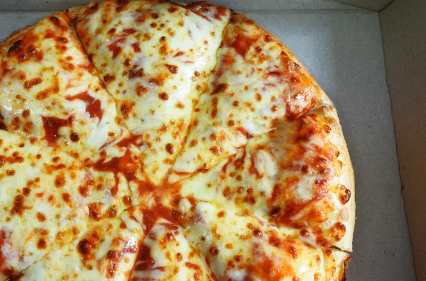 Posa piatta di Pizza Margherita in scatola di cartone — Foto Stock