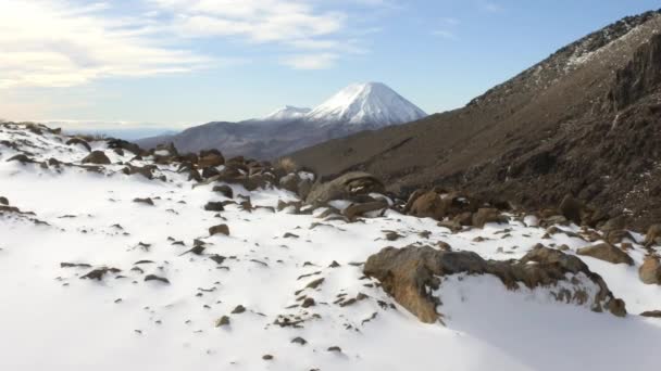 Mount Ngauruhoe Tongariro Ulusal Parkı'nda peyzaj — Stok video