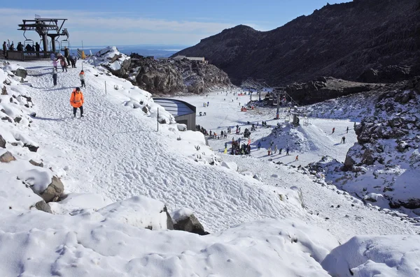 Auckland Jul 2016 Skieurs Neige Dans Domaine Skiable Whakapapa Sur — Photo