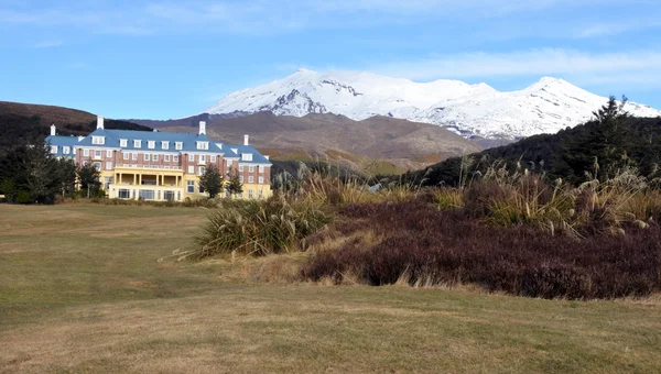 Mount Ruapehu and The Chateau in Tongariro National Park — Stock Photo, Image