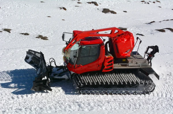Red Snowcat travels on snow — Stock Photo, Image