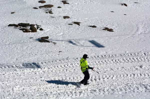 Contrôle des avalanches méconnaissable personnel — Photo