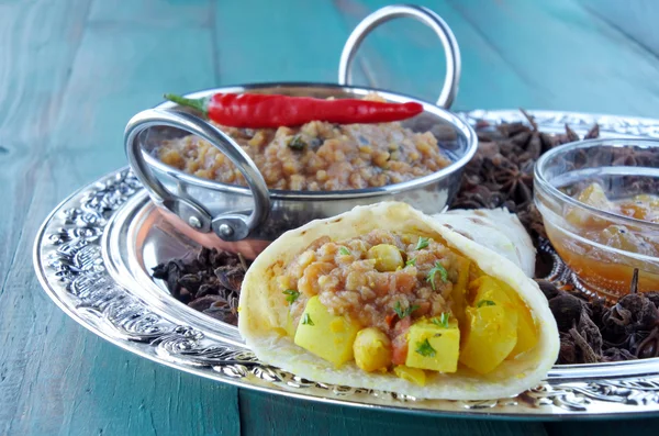 Masala dosa met mint rasam schotel — Stockfoto