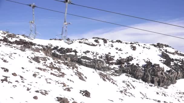 Skilift van Mount Ruapehu in Tongariro Nationaal Park — Stockvideo