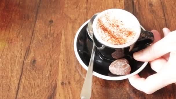 Hot chocolate drink served with chocolate — Stock Video