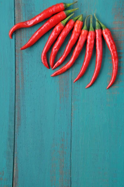 Вертикальний плоский вид на гарячий червоний перець чилі — стокове фото