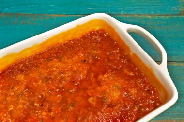 Ezo somun beyaz bir tepsi pişirme devam eder.