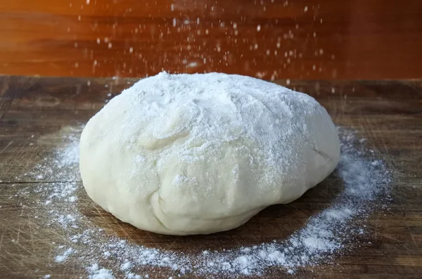 Flour fall over a dough — Stock Photo, Image