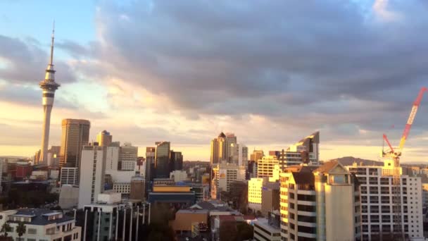 Idő telik el a Auckland Skyline alkonyatkor — Stock videók