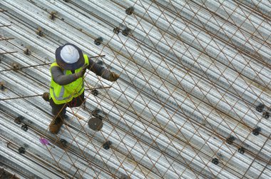 Çatı inşaat işçisi bir şantiye İnşaat