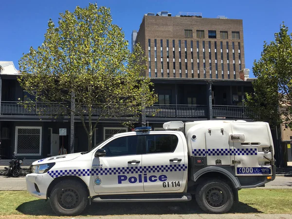 西澳大利亚州珀斯 Jan 2021 西澳大利亚州警察丰田Hilux警车 配有笼子 警车通常用于运送囚犯或快速运送一些警官 — 图库照片