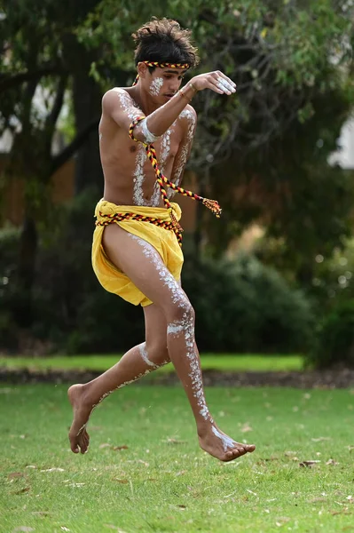 Perth Ene 2021 Los Aborígenes Australianos Bailan Danza Tradicional Durante —  Fotos de Stock