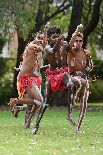 Perth Ene 2021 Grupo Aborígenes Australianos Bailando Danza Tradicional Durante — Foto de Stock